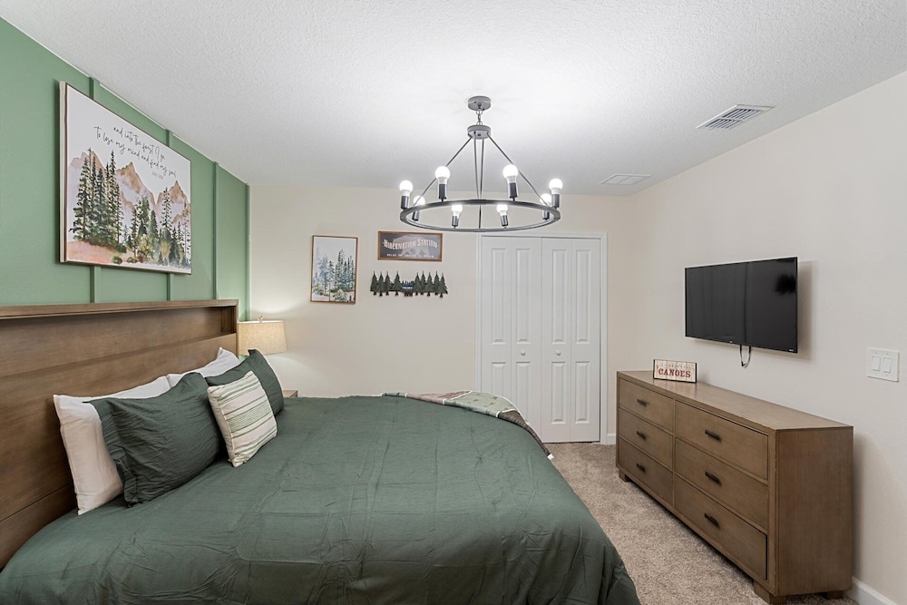 ChampionsGate Resort 10 Bedroom Vacation Home - Includes resort clubhouse amenity access! 10 Home