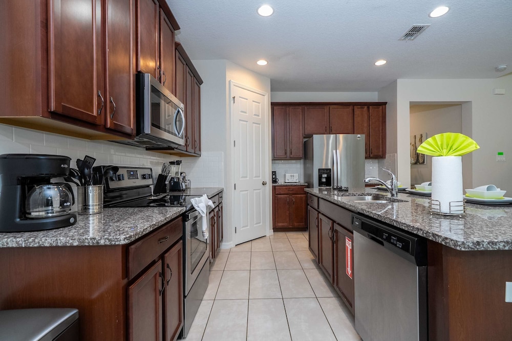 Stunning 4Bd w Pool Gameroom Solara Resort 9008