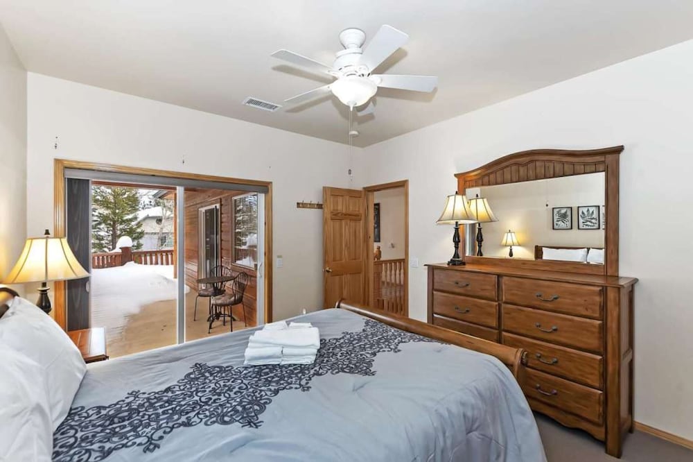 Zen Den by Avantstay Entertainers Home in Ideal Big Bear Location w/ Hot Tub view 3