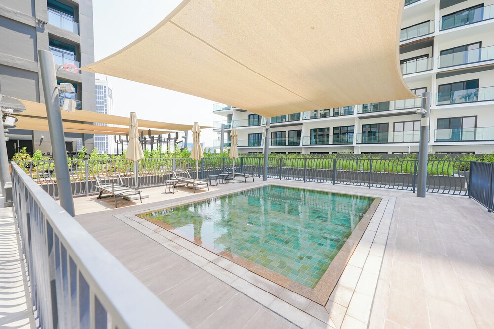 Waves - Comfort and Style in a 21st-Floor Studio With View