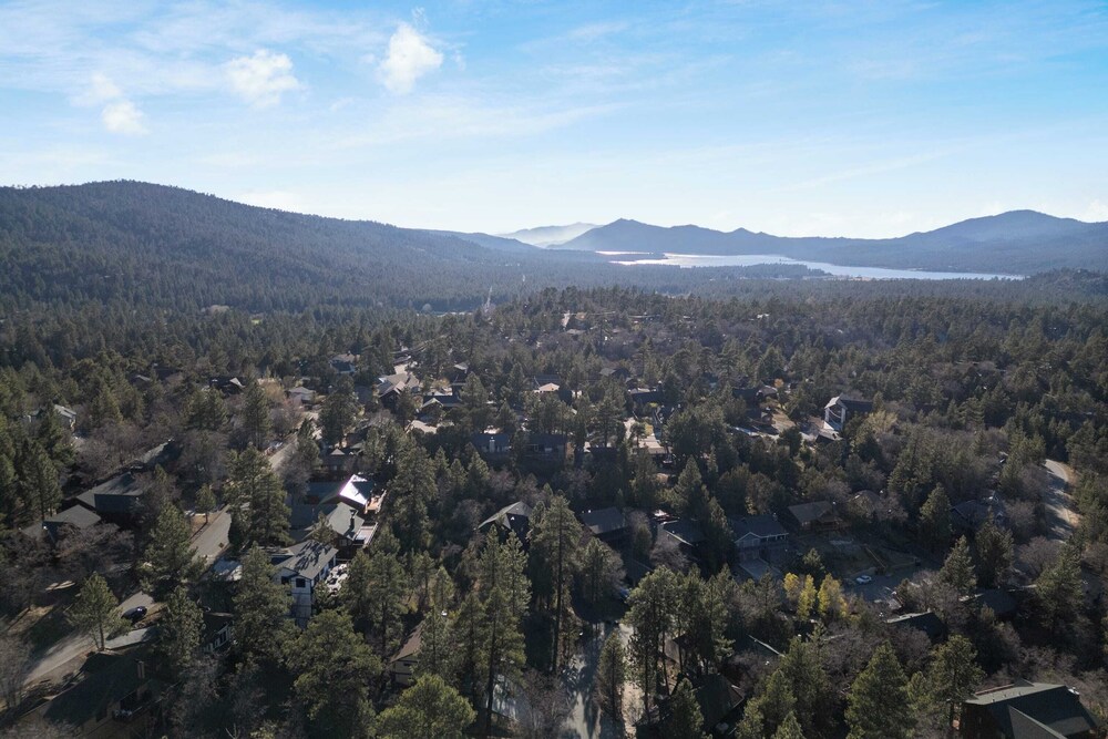 Modern Lodge Near Lake, Village, & Snow Summit Game Room, Decks, Firepit, Views