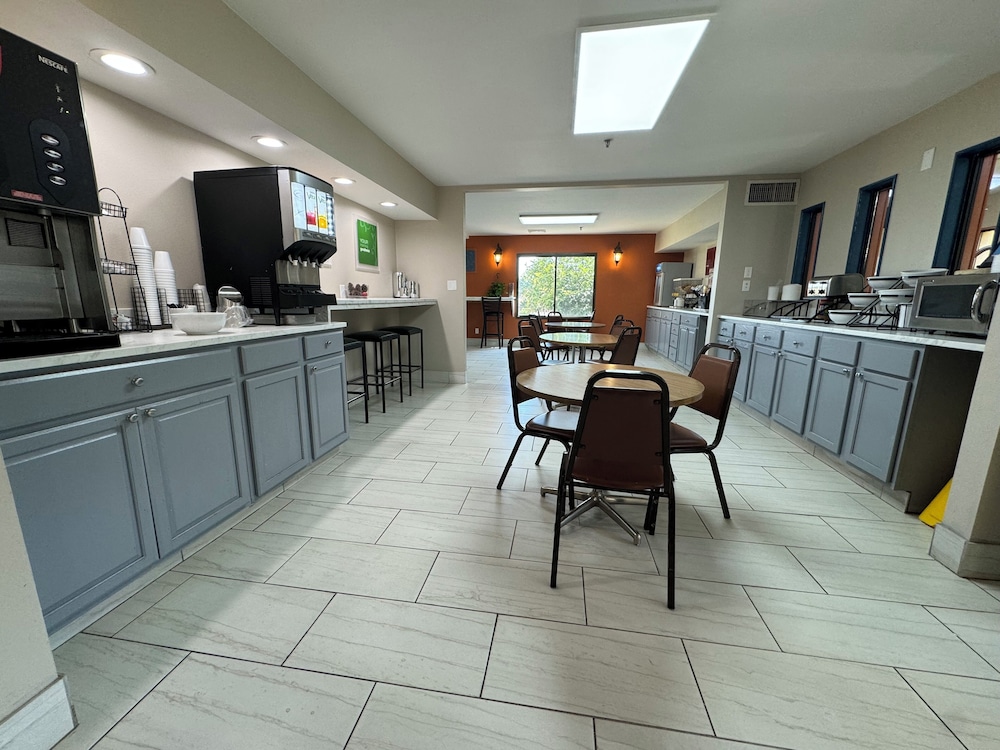 Enid Vacations - Western Inn and Suites - Property Image 12