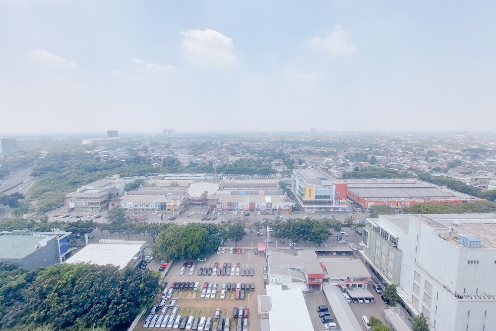 Restful And Cozy Studio At Transpark Bintaro Apartment