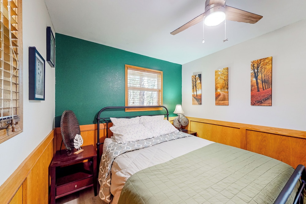 Relax at 'the Cove' Waterfront Getaway