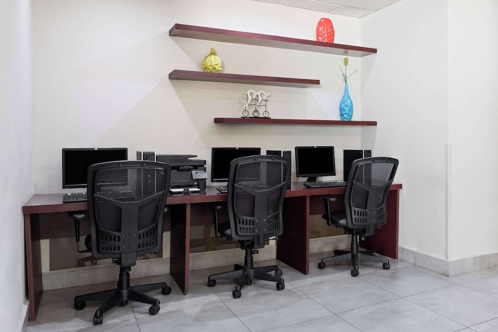 Wyndham Garden Monterrey Aeropuerto - Property Image 1