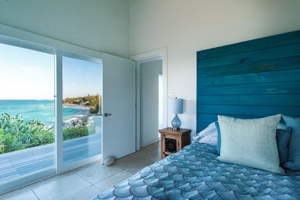 Island Escape: Secluded Beachfront Cottage With Pool