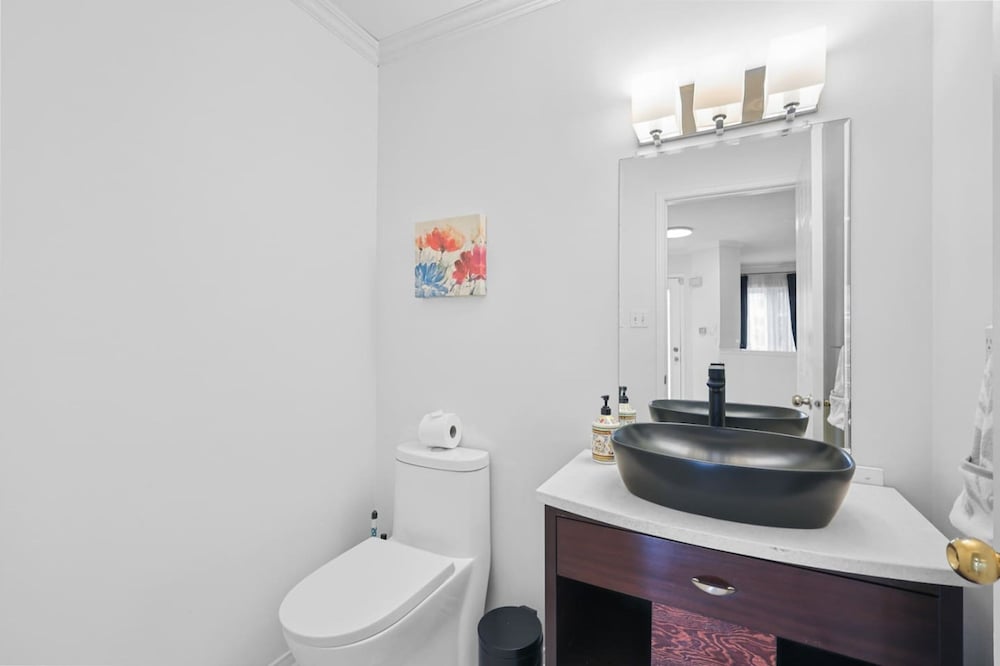 Newly Renovated 3BR in Whitby Family-friendly