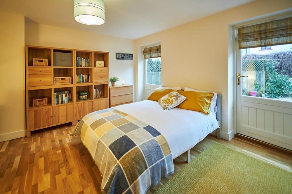 Host Stay The Willows view 3