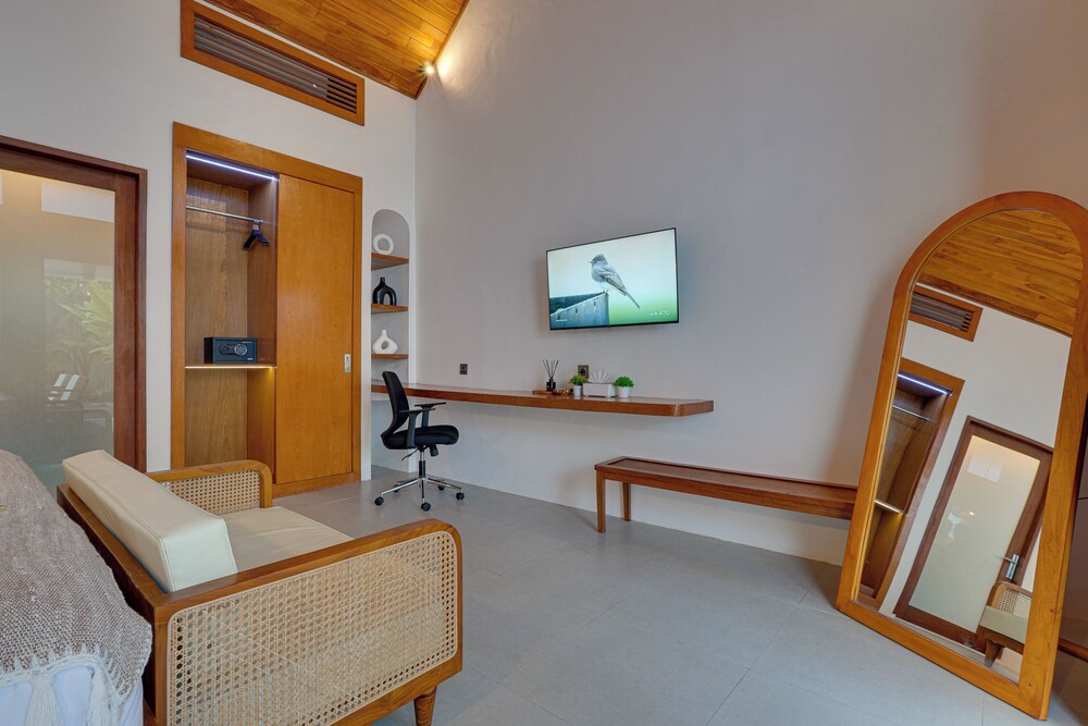 LaLuxe Villa and Residence