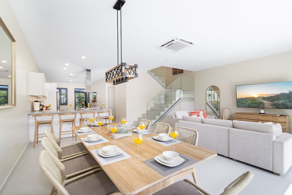 High-end Villa Walk to Beach Pool Ocean View