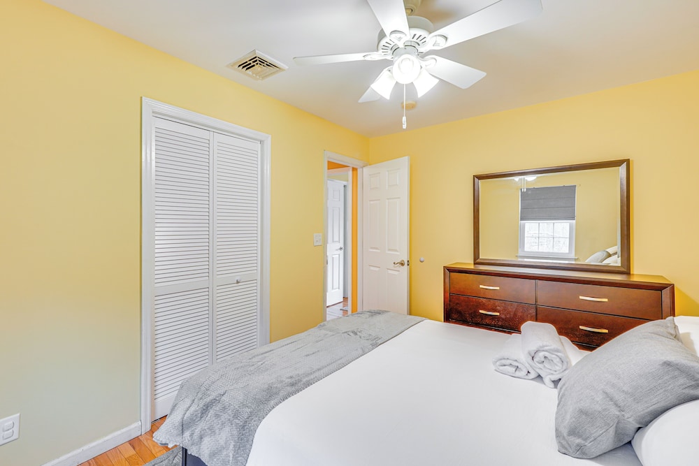 4 Mi to Hudson River: Cozy Newburgh Home!