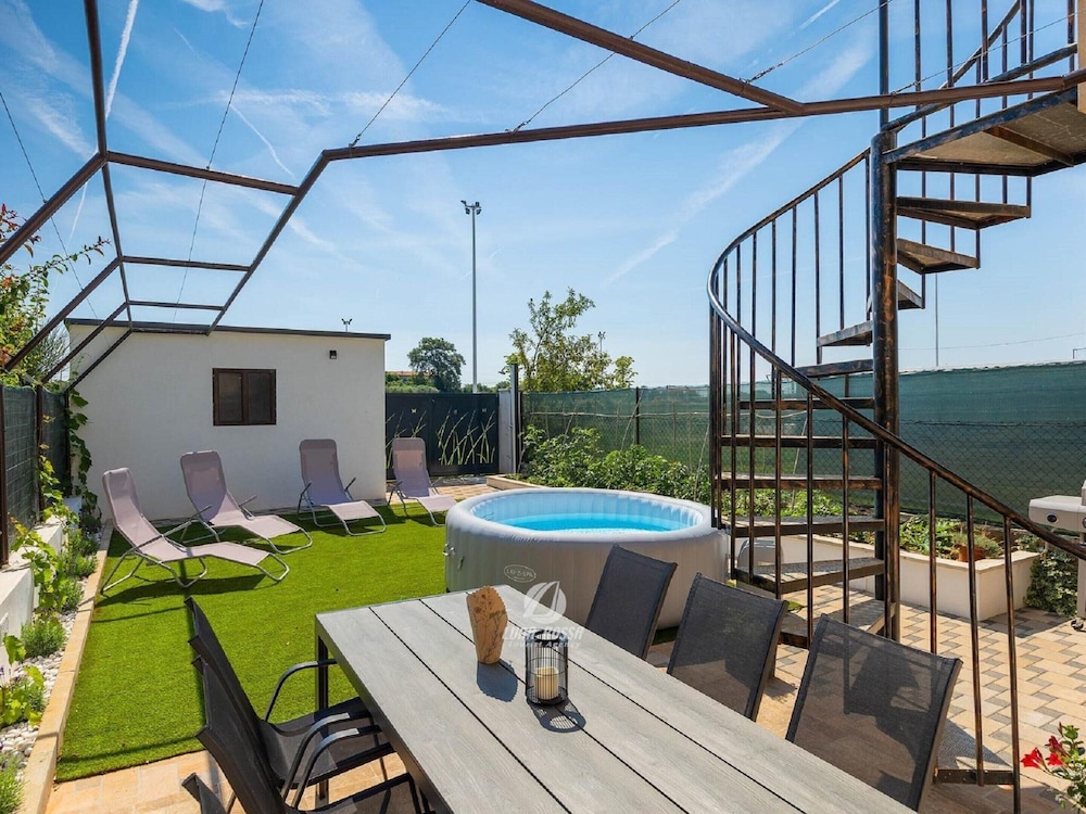 Villa in Galizana With Bubble Bath