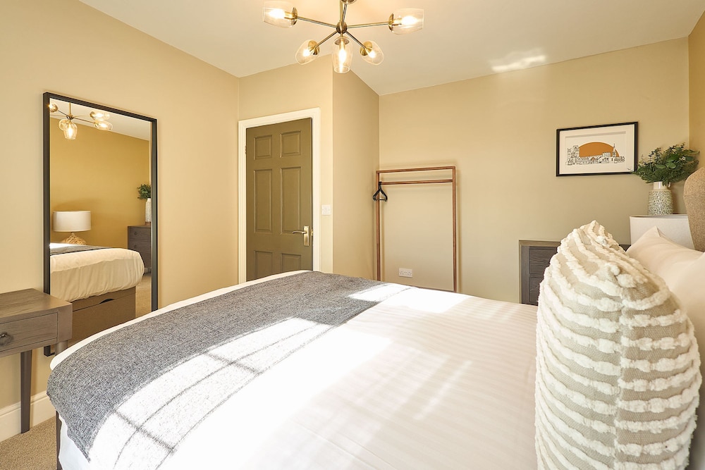 Host Stay Louvaine House