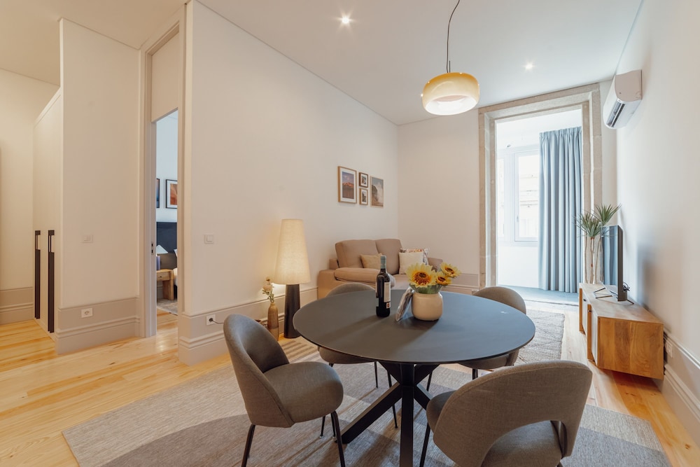 Heart OF Porto Apartment D by Vacationy