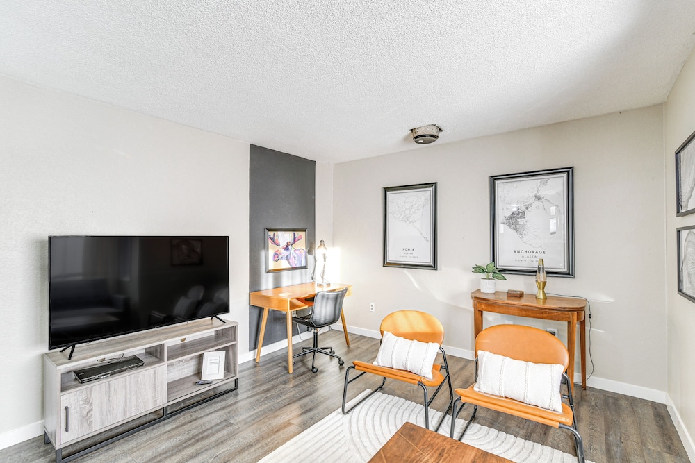 Close to Downtown & Parks: Modern Anchorage Home