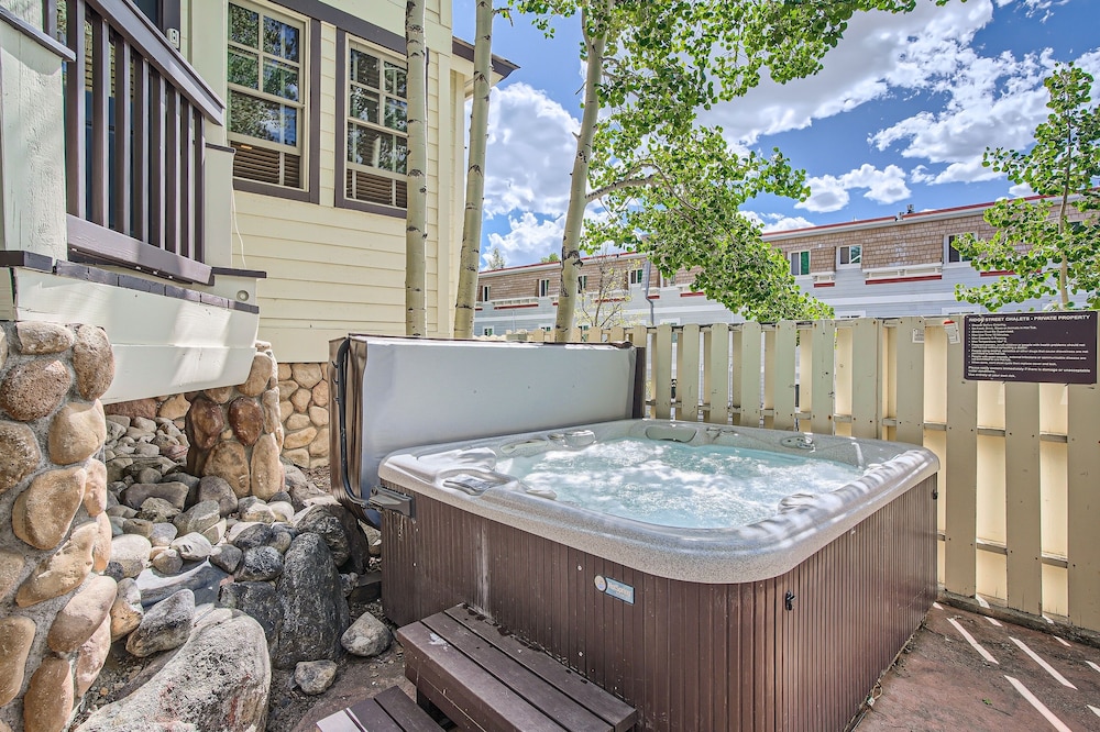 Mountain Ridge  2 Bedroom Townhouse by RedAwning