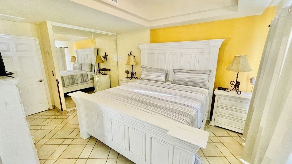 Spectacular 1 Bedroom Condo on Sandy Beach at Las Palmas Resort D-603b 1 Condo by Redawning view 4