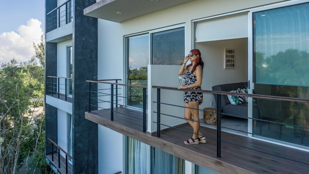 Luxury Studio Rooftop Pool and Jacuzzi