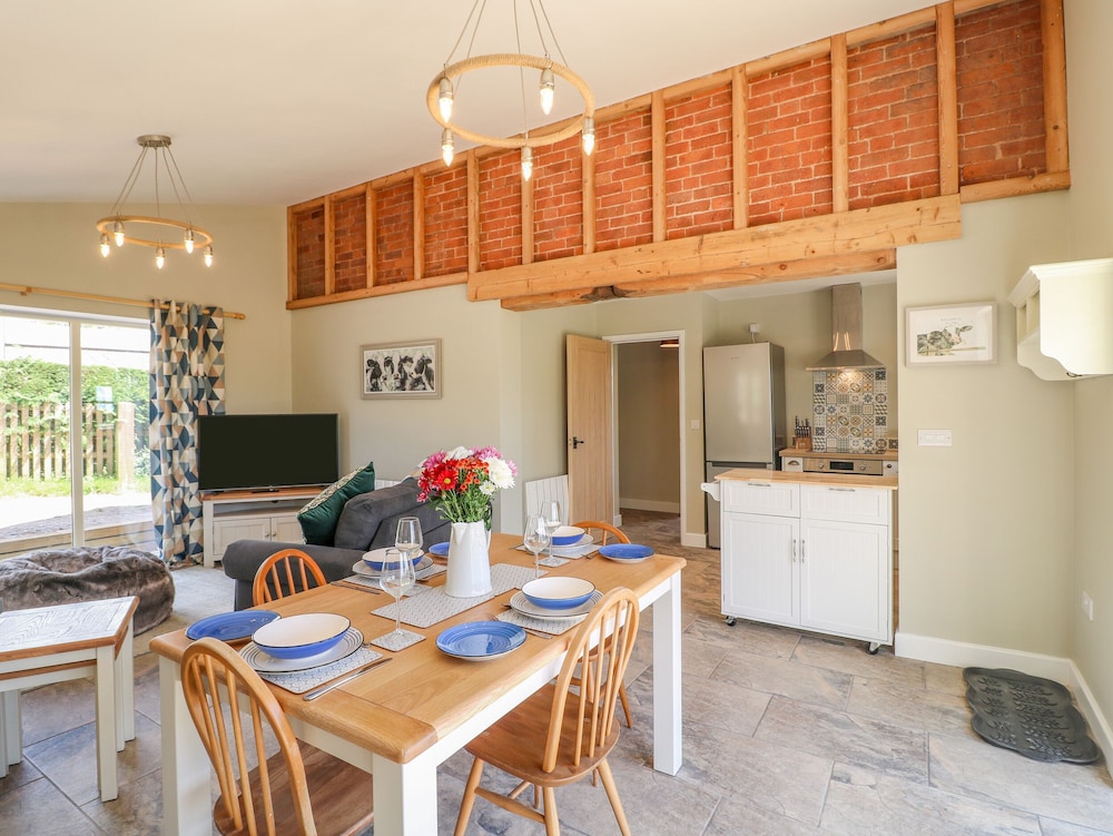 Acorn Lodge