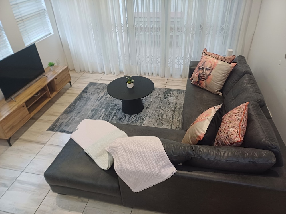 Cosy 2 Bedroom Apartment in a Prominent Area of East London Nahoon