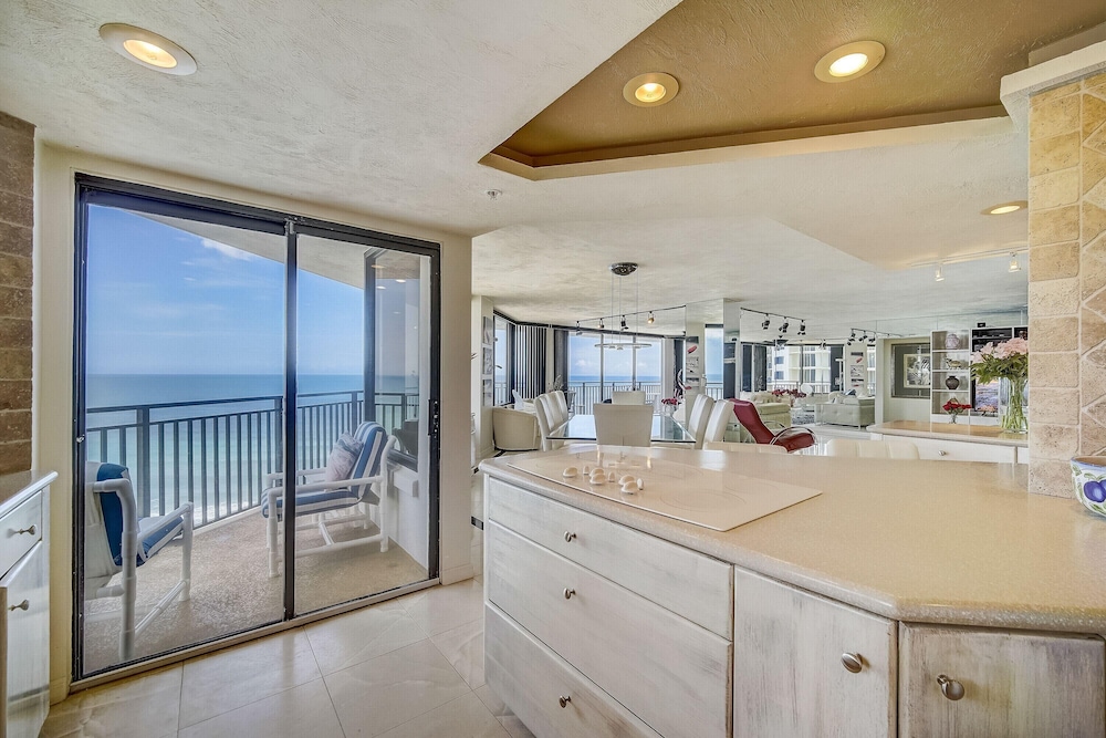 Sherwin Condominium 1801