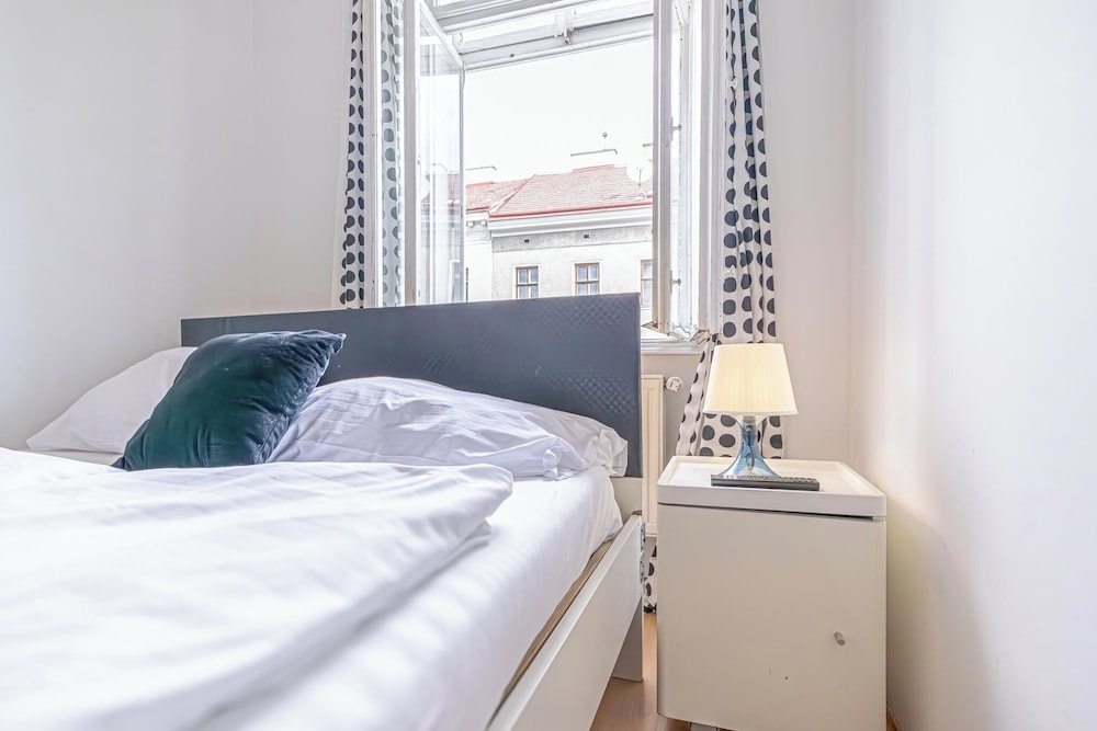 Long Stay 3BR Apartment Near Center