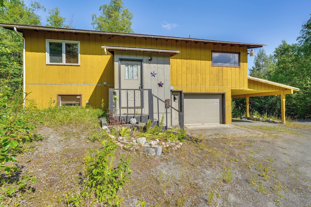 Explore Alaska: Woodsy Home w/ Deck in Palmer