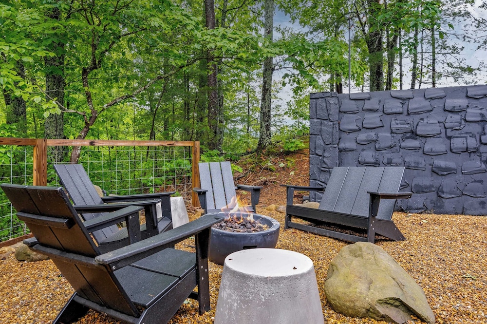 Firefly Mountain Suites Sleeps 36 Indoor Pool, Hot Tub, Game Room, Playground