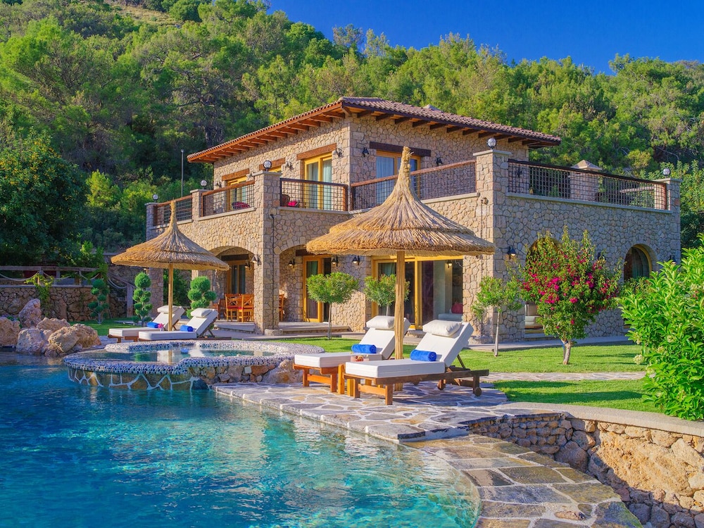 Private Island-Style Ultra Luxury Villa Estate