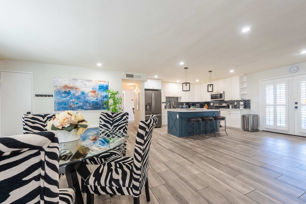 Phoenix 4 BDR Home With Outdoor Entertainment