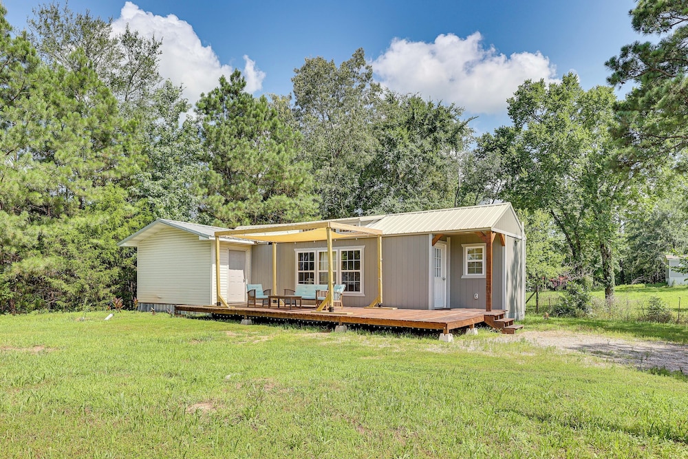 5 Mi to Lake Ouachita: Peaceful Cabin Retreat