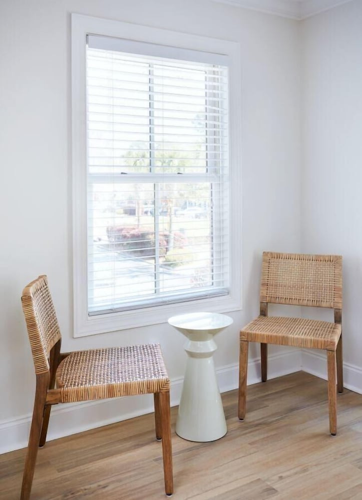 May River Breeze! 3-story Townhouse in Old Town's Promenade