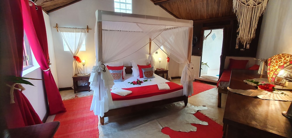 Ravoraha Ecolodge