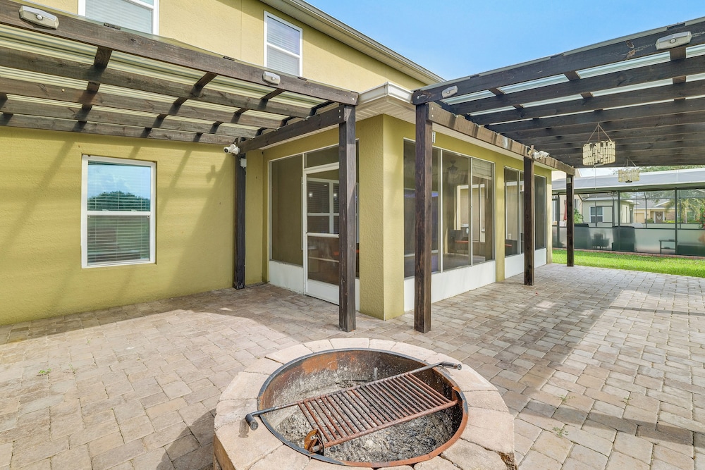 Sleek Family Home Near Orlando Theme Parks