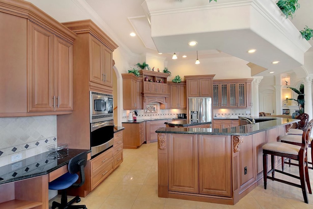 SPIN509 4 Bedroom Holiday Home by Marco Naples Vacation Homes