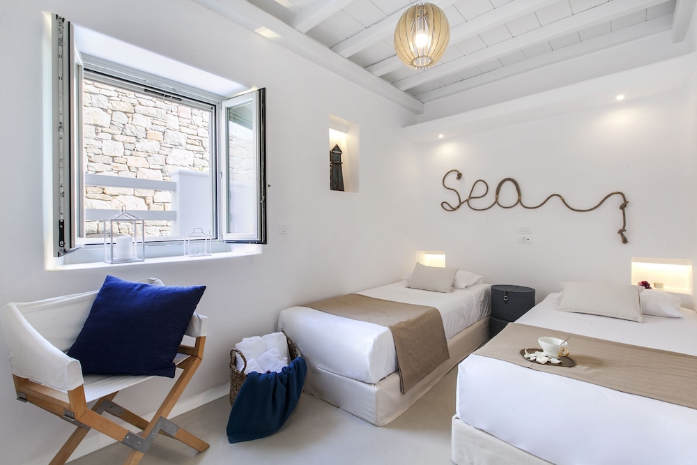 Breathtaking 6Bed villa in Platis Gialos view 2
