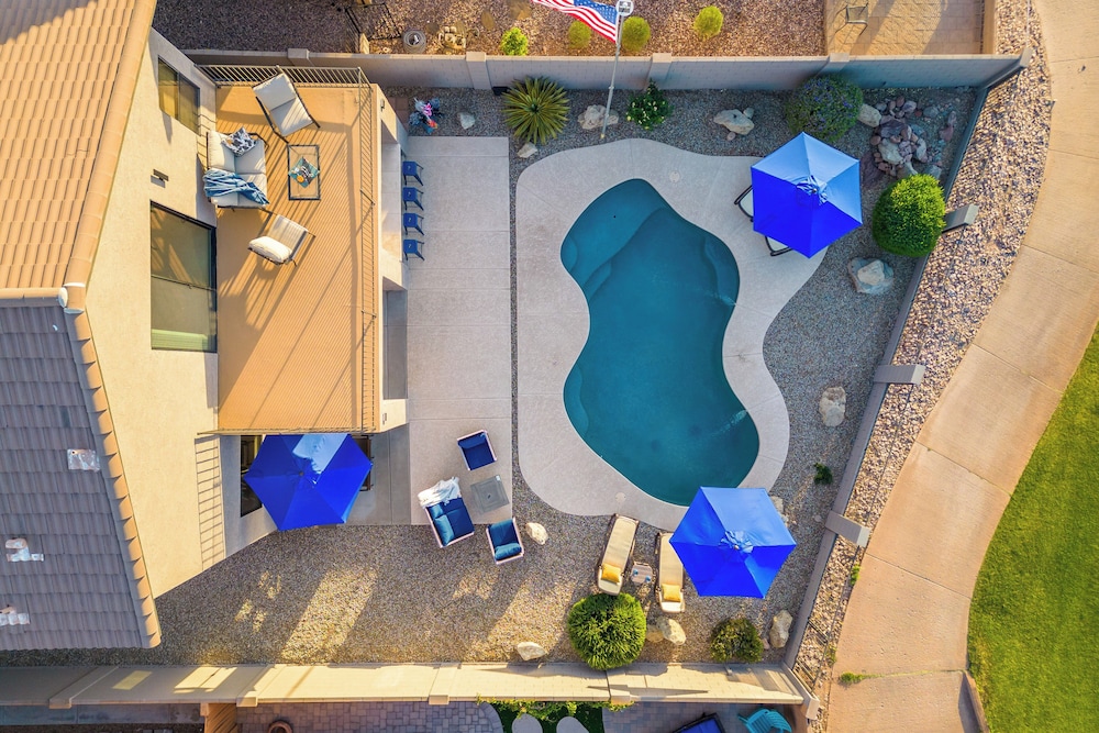 Gold Canyon Golfer's Getaway w/ Scenic Views!