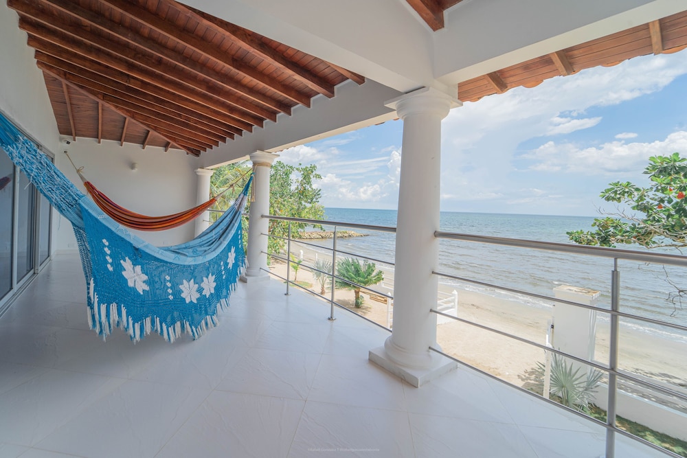Villa El Francés 4BD WPool & Beach Front