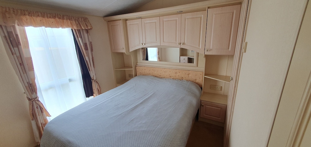 Caravan -chapel, Skegness With Decking From March view 2