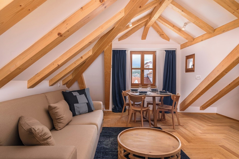 Oleander Center Suites