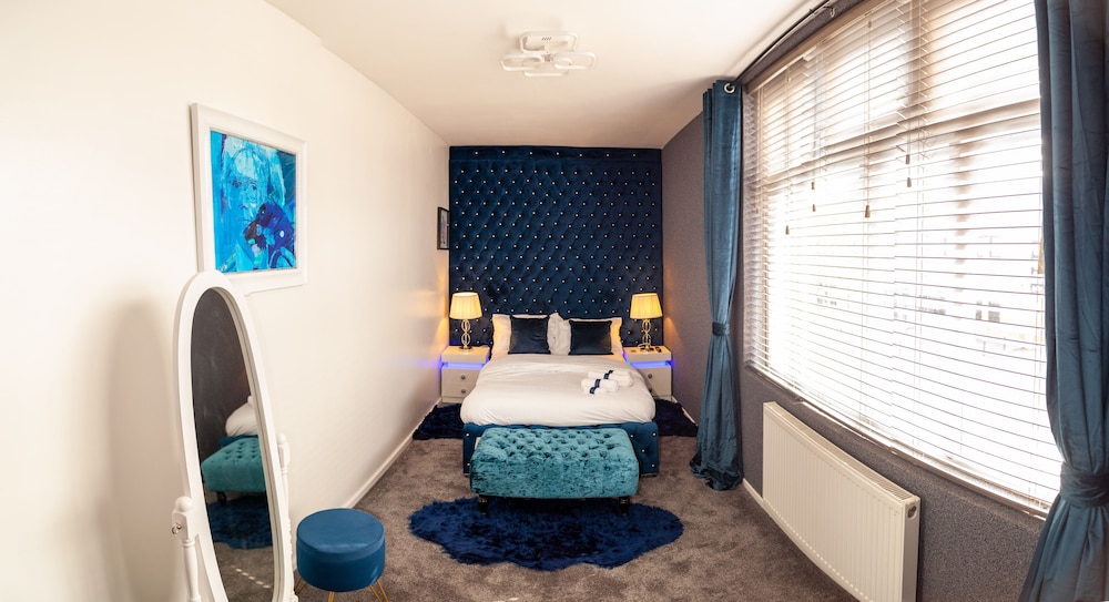 Stunning 2-bed Apartment in Birmingham view 5