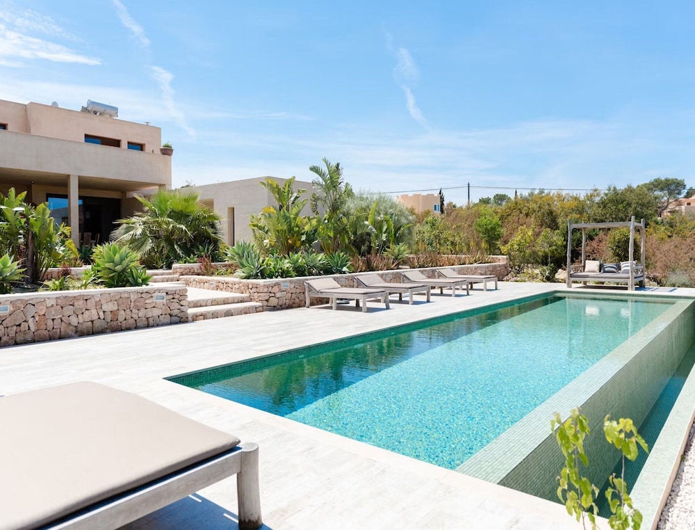 Stunning Villa With Gardens