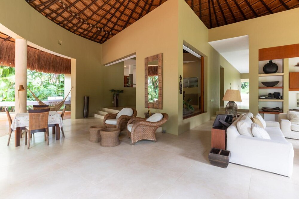 w Charming 5BR Villa at Mesa de Yeguas