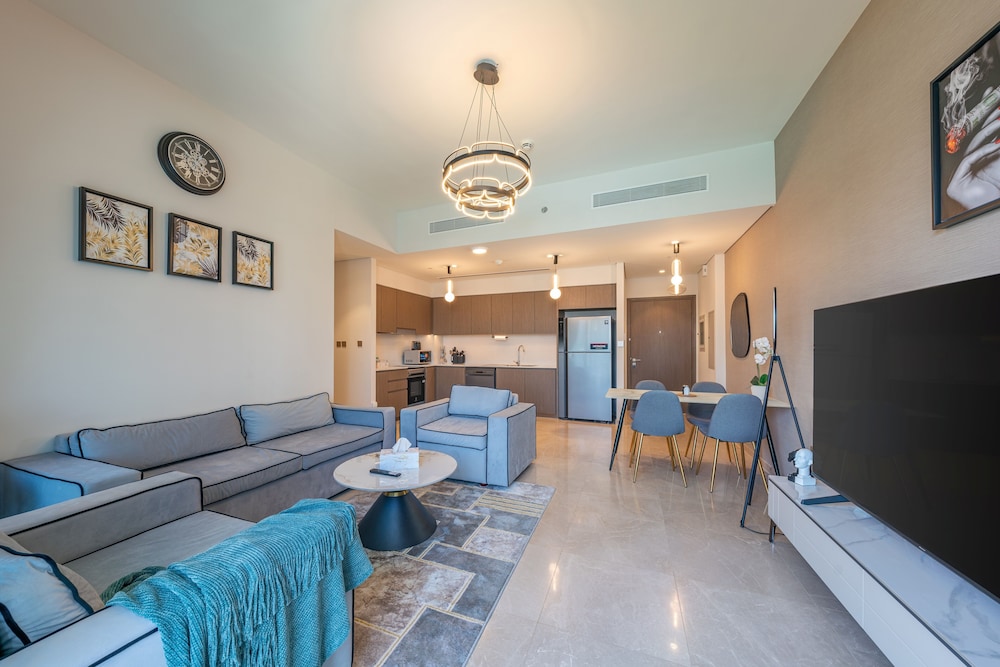 Skyline Majesty - Luxury Living with Full Burj Khalifa & Fountain Views
