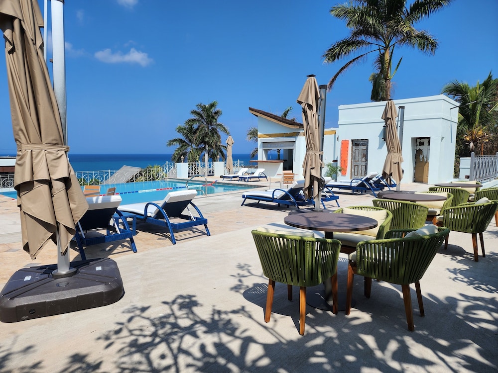 Hotel 39 Jamaica - Image 1