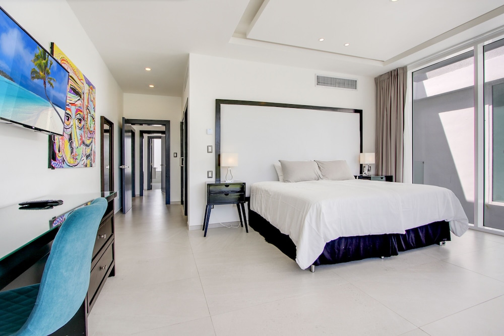 Ultra Modern Villa with Chef & Maid