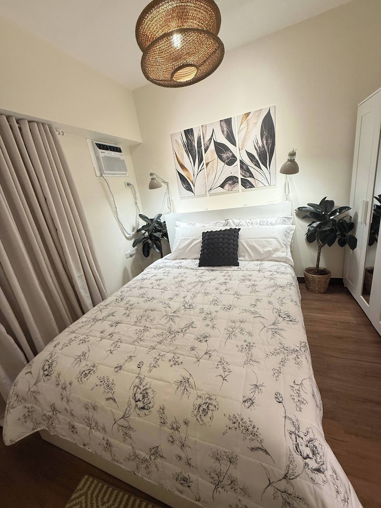 Cozy Modern Apartment Condo Unit