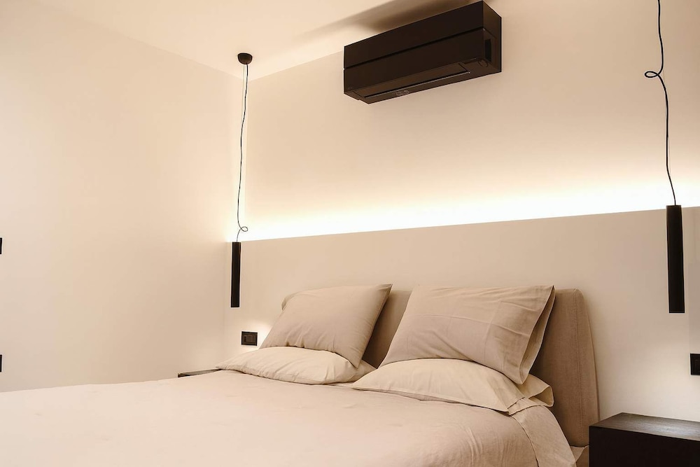 White and Black Cozy Suite in Aegina