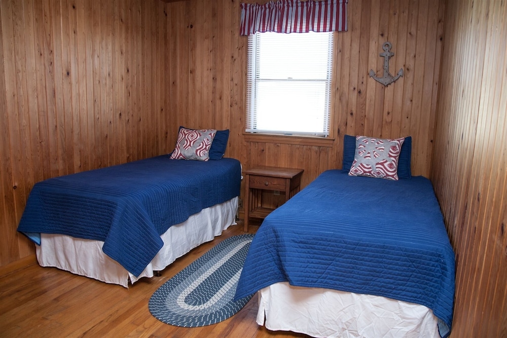Time / Tide 4 Bedroom Cottage by RedAwning