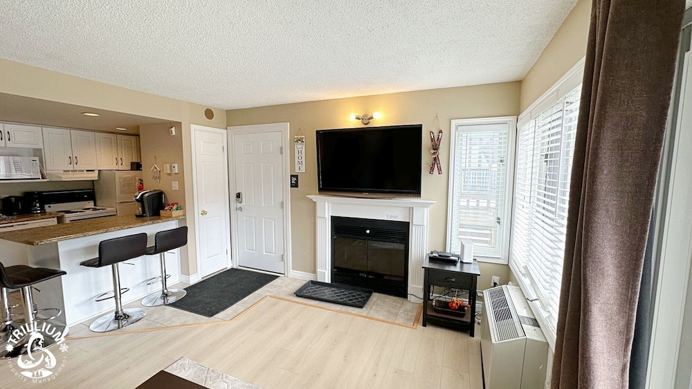 Blue Mtn 1 Bedroom with Mountain View